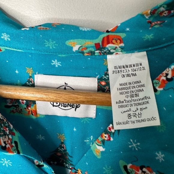 NEW! Mens Santa Mickey Mouse and Friends Holiday Woven Shirt - Picture 5 of 11